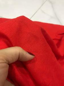 Vải Linen màu đỏ tươi co giãn dày vừa mềm rũ (khổ 1m4) may đầm váyquầnáo kiểu comple