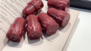 Jelly Lip Glaze Long Lasting Waterproof Plumping Smooth Moisturizing Color Adapting Lip Color Effectively Reduce Lip Lines Lip Makeup