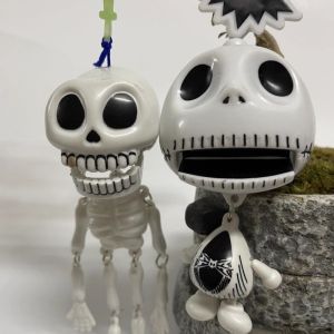 Hot Novelty Funny Pull Cord Skull Keychain Creative Halloween Skull Skeleton Bag Charm Halloween Gifts Mischief Toys Car Accessories