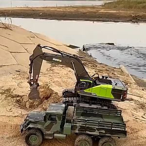 New Version1/14 Huina1593 RC Alloy Excavator Construction Toy 22ch Remote Control Truck RC Upgraded Version