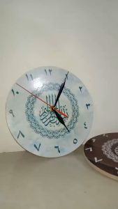 JAM DINDING KAYU MOTIF KALIGRAFI ISLAMI CORAK ABSTRAK ELEGAN