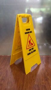Biển báo chữ A di động chú ý khu vực đang thi công