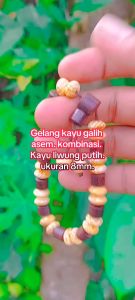 Gelang Kombinasi Dua Macam Kayu Bertuah Model Serut Ukuran 8mm - Bracelets