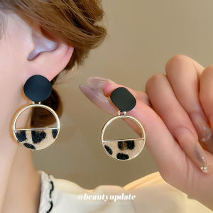 ต่างหูรุ่น Ret วินวงเสือดาวรุ่นใหม่ออกแบบบุคลิกลักษณะทันสมัยตก แต่งด้วยผู้หญิง ที่มีสไตล์