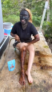 1 PCS LULUR HENNY BEAUTY LULUR BADAN PENCERAH BEDDA LOTONG 100gr BPOM