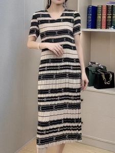 ชุดเดรสยาวคลุมเข่าคอวี กระโปรงทรงเอ แขนสั้น ลายจุด ทรงเข้ารูป สำหรับคุณแม่วัยกลางคน ชุดทำงานฤดูร้อน