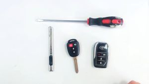 กุญแจพับ โตโยต้า Toyota Yaris Vios Commuter แบบ 2 ปุ่ม เฉพาะปี 13-22 *แถมฟรีถ่าน Sony แท้