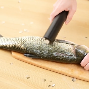 Splash-Proof Rotating Kitchen Shredder Manual and ElectricRoller-Type Design Anti-splashRotating Kitchen Grater forKitchen Stainless Steel Fish Crusher Manual
