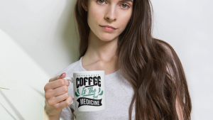 คูลเลอร์คิง COFFEE IS THE BEST MEDICINE แก้วกาแฟ 11 ออนซ์ สีขาว – เหมาะสำหรับชา กาแฟ และของขวัญ ของที่ระลึก