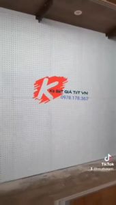 Tấm tôn đục lỗ cài móc treo phụ kiện - Dài 1.2m x Rộng 60