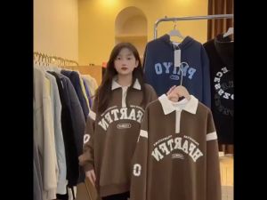 American RetroWarna Kontras Sweater Polo Kerah Atas Cetak Huruf Lengan Panjang Longgar