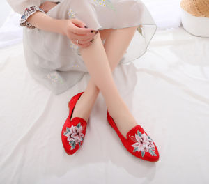 ยกระดับ ชนเผ่า ปัก ผู้หญิง รองเท้าสไตล์จีนย้อนยุค เรียบง่าย กาวเชื่อมหัวกลมพืชรองเท้าสลิปออนลายดอกไม้