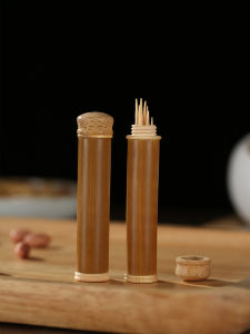 Portable Mini Outdoor Toothpick Holder: A Handy Personal Bamboo Design