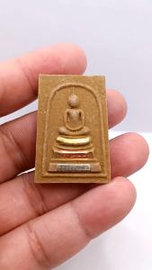 K492 พระสมเด็จ อาจารย์ อดิเรก วัดหนองทราย ฝัง ตะกรุด 3 ดอก เนื้อผงพุทธคุณ ปี 61 ขนาด 3.0X4.0 ซม. แท้