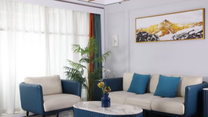 Modern and simple 52-inch ceiling fan light solid wood fan 6-speed ceiling fan with light DC motor silent inverter fan adjustable light suitable for living room dining room bedroom home and other uses.