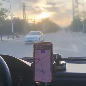 SEAMETAL Car Phone Holder Suction Cup Type Flexible 360° Rotating Stable Car Windshield/Dashboard Cellphone Mount