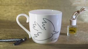 LOW PRICE High Quality Fine Bone China Pablo Picasso famous pieces \"Dove of Peace\" Coffee Mug with Box