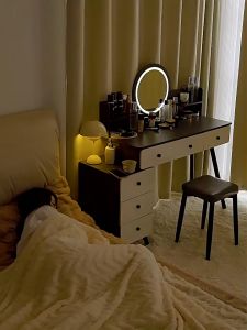 โต๊ะเครื่องแป้ง โต๊ะเครื่องสำอาง โต๊ะแต่งหน้า กระจกมีไฟ โต๊ะเครื่องแป้งไม้ โต๊ะเครื่องแป้งพร้อมกระจก Dressing Table สไตล์นอร์ดิกที่ทันสมัย