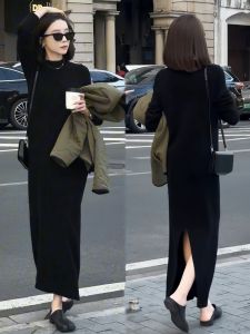 ชุดเดรสยาวสีดำทรงตรงสำหรับผู้หญิง ฤดูใบไม้ร่วงปี 2025 ชุดเดรสยาวคลุมเข่าทรงหลวม เอวสูง ผ่าหลัง แขนยาว ปกติ