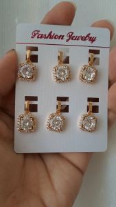 Liontin Solitare iLonna Kristal Berlian Titanium Emas 22K