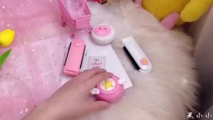 JeDa หวีกระจกพับแบบพกพา หวีลายการ์ตูนน่ารัก  Folding Airbag Comb มีสินค้าพร้อมส่ง