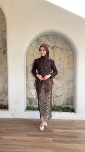 Delova Wardrobe - Sasmita Kebaya Janggan Brukat Premium Free Bros 3in1 Jawa Dasiyah Vintage Bordir Lamaran Outfit Wanita Kondangan Atasan Baju Pakaian Formal Sekar Melati Kartini Tulle Tile Lace Tile Brokat Prada Viral Lebaran Raya Kebaya Wisuda Kekinian