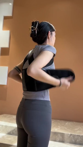 เข็มขัดเสริมซัพพอร์ตกล้ามเนื้อช่วยกระชับเอวและส่วนบน พร้อมบีบรัดร่างกายอย่างพอดี สวมใส่ง่าย เหมาะสำหรับผู้ที่ต้องการรูปร่างกระชับและมั่นใจในทุกกิจกรรม