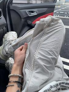 กางเกงขายาวทรงตรงสีขาวเทาสำหรับผู้ชาย กางเกงลำลองฤดูร้อน ทรงบาง ทรงระบายอากาศได้ดี กางเกงชุดชีฟองแบบลำลอง