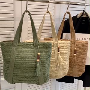 กระเป๋าถือผ้าทอมือ กระเป๋าใส่ของสำหรับเดินทางในช่วงฤดูร้อน กระเป๋าถือแฟชั่น แฮนด์เมด ความจุขนาดใหญ่ เรียบง่าย พร้อมจี้พู่ กระเป๋าถือสำหรับช้อปปิ้ง