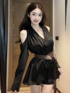 เสื้อเชิ้ตแขนยาวสไตล์เกาหลีไม่สมมาตรสำหรับผู้หญิง ฤดูใบไม้ร่วง 2025 เสื้อเชิ้ตทรงเข้ารูปกระชับสัดส่วนสวยงาม