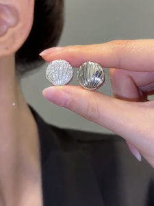 ต่างหูเปลือกหอยประดับเพชรฝังเล็กสไตล์เกาหลีสำหรับผู้หญิง เครื่องประดับแฟชั่นฤดูร้อนที่สวยงามและสร้างสรรค์