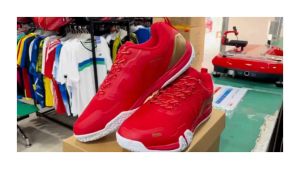 SEPATU LINING BADMINTON BULUTANGKIS SAGA LITE 8 SAGALITE SERIES 7