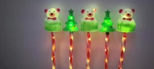 Bộ 5 Đèn LED Năng Lượng Mặt Trời Trang Trí Sân Vườn Giáng Sinh Hình Gấu & Cây Thông Noel Đèn Đường Đi Hình Cây Kẹo Ngoài Trời Chống Nước