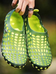 Hole Shoes Mens Summer Breathable Non Slip Sandals Outdoor Beach Shoes Womens Toe-Covered Casual Sports Wading Shoes