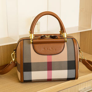 Hong Kong Genuine Leather Womens Bag 2024 New Fashion Large Capacity Plaid Boston Pillow Bag Single Shoulder Crossbody Bag