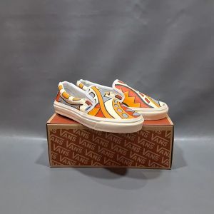 SEPATU VANS21 SLIP ON VAULT OG ANAHEIM KARAKTER PRINTED ABSTRACK KREM KANVAS 36-43