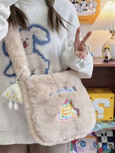 น่ารัก กระเป๋าสะพายไหล่ปักลายปักสําหรับผู้หญิงกระเป๋าสะพายข้างความจุขนาดใหญ่ ฤดูใบไม้ร่วง ฤดูหนาว มีสไตล์ สไตล์เกาหลี นุ่ม กระเป๋าโท้ต