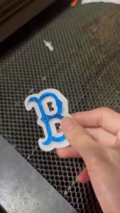 Miếng Sticker Thêu Ủi hình logo thương hiệu  cao cấp hình chữ b xanh