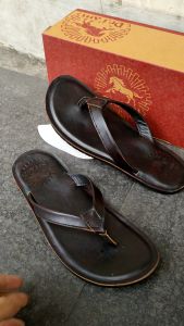 Sandal Jepit Kulit Pria: Desain Modern & Premium Quality