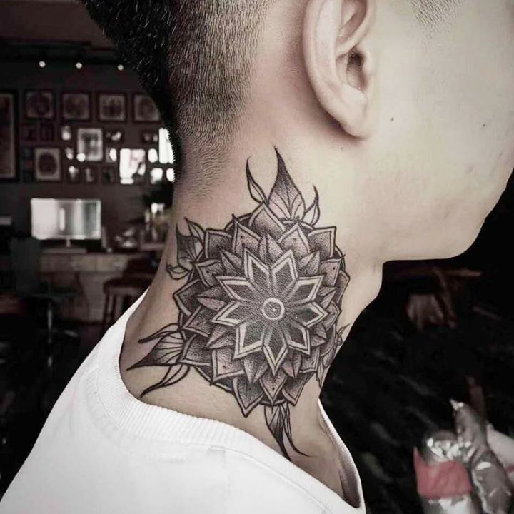19 Neck Tattoo Ideas for Women, From Simple to Statement