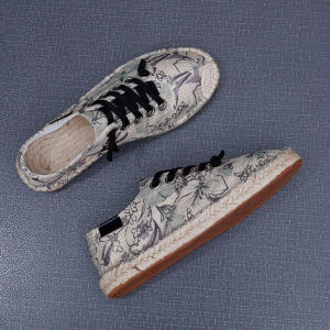 รองเท้าผ้าใบลูกไม้ชายหาดผู้ชาย 2025 ฤดูร้อนใหม่ ระบายอากาศได้ดี รองเท้าผ้าใบแบบสวมสบายๆ สไตล์ย้อนยุคสำหรับทั้งชายและหญิง