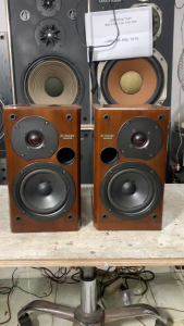 Bán cặp loa Nghe Nhạc Booksheolf Onkyo D-102AX chất âm cực kỳ chi tiết(3)  hàng bãi nhật về