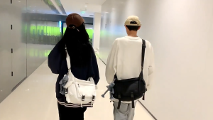 MOUSSON กระเป๋าผู้ชายกระเป๋าสะพายพาดลำตัวแบบเรียบง่ายกระเป๋าสะพายไหล่ผู้ชายสำหรับทั้งหญิงและชายญี่ปุ่นความจุขนาดใหญ่กระเป๋าหิ้วฟังก์ชั่นกระเป๋าสะพายวิทยาลัยลม