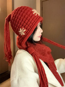 หมวกไหมพรมสีแดงสำหรับผู้หญิง ฤดูใบไม้ร่วง/ฤดูหนาว หมวกไหมพรมทำมือ หูป้องกัน หมวกชาวประมง หมวกไหมพรมสไตล์ชาติพันธุ์
