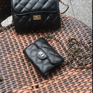 CAI YUN🌸【FAST จัดส่ง】Elegant Korean Style Shoulder Bag with Chain Strap for Women - Classic Plain Crossbody Mini Purse