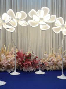 Wedding Wedding Props Peony Flower Luminous Road Lead Light T Platform Lace Iron Stage Scene Decorative Cloth Petals