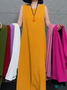 Elegant Plus Size Sleeveless Midi Dress with Round Neck and Plain Pattern