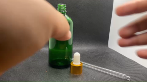 ขวด 100 มล.(50ใบ) แก้วสีเขียว+ฝาทอง+บีบขาว+หลอดแก้ว 09#18