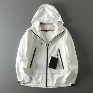 เสื้อแจ็คเก็ตกันลมกันน้ำกันฝนสำหรับผู้ชายในฤดูใบไม้ร่วงและฤดูใบไม้ผลิ แจ็คเก็ตกันลมแบบมีฮู้ดสำหรับใส่เล่นกีฬากลางแจ้ง แฟชั่นสตรีท เสื้อคลุมกันหนาวแบบมีซิป
