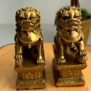 Sepasang Patung Cillin Singa Warna Emas